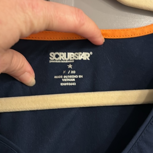 Women’s Scrub Top - Picture 2 of 2